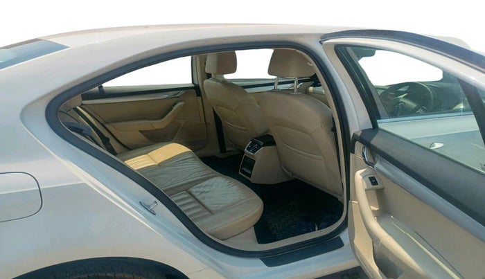 2016 Skoda Octavia STYLE PLUS AT 1.8 TSI, Petrol, Automatic, 87,136 km, interior