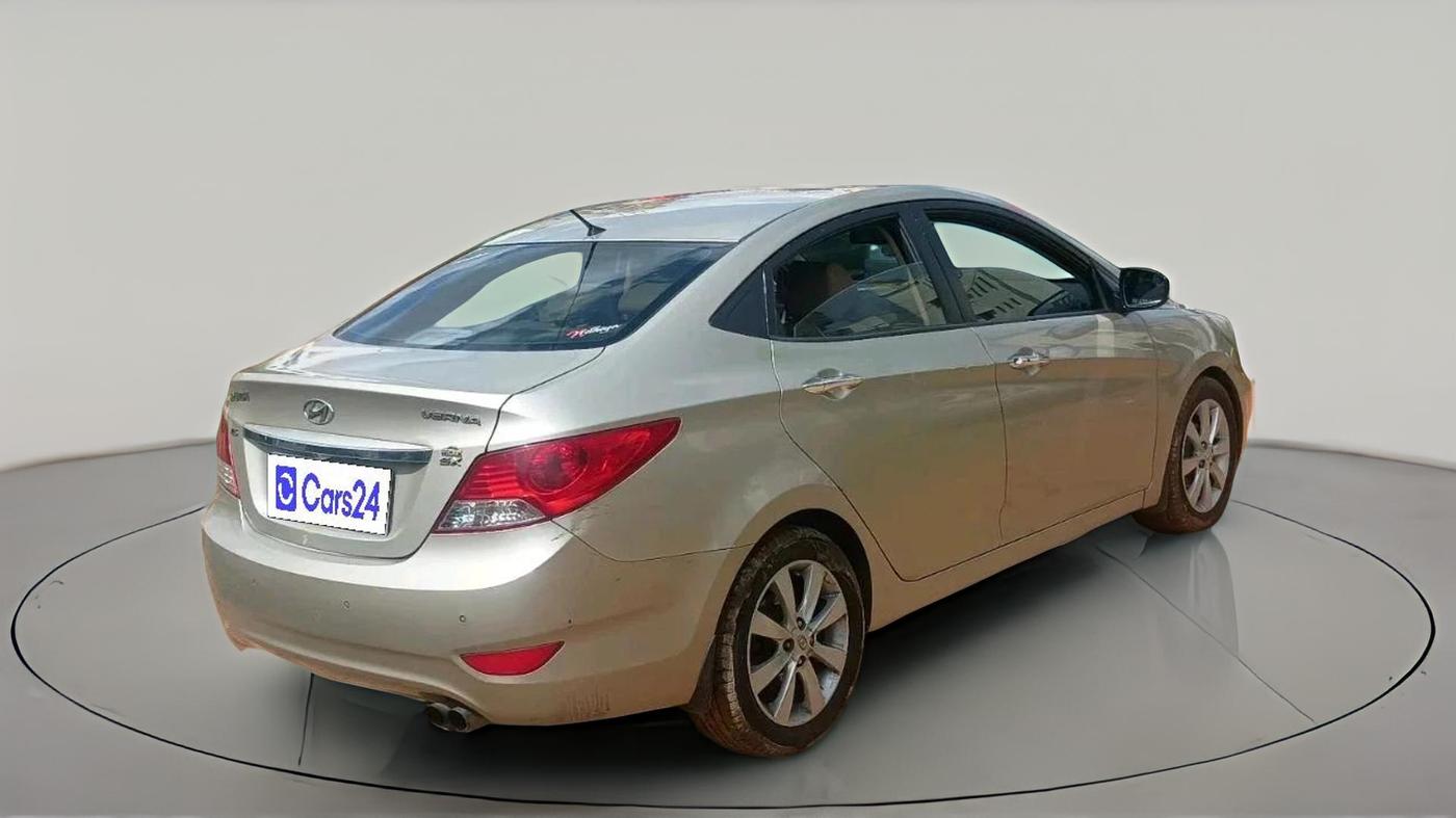 2011 Hyundai Verna FLUIDIC 1.6 CRDI SX OPT, Diesel, Manual, 2,19,606 km, exterior