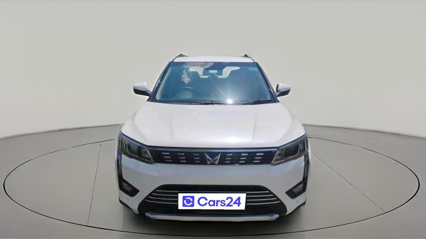 2024 Mahindra XUV300 W8 (O) 1.2 PETROL, Petrol, Manual, 6,158 km, exterior