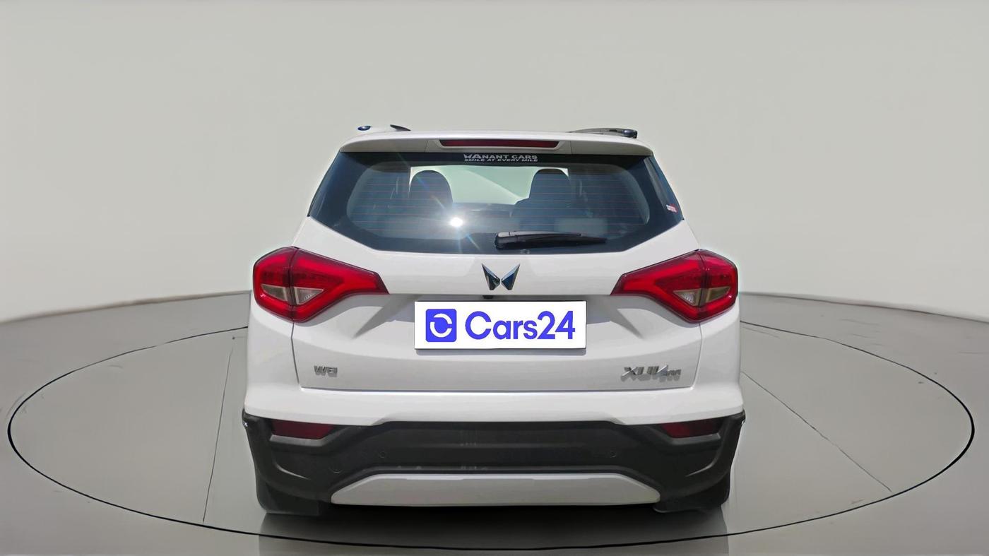 2024 Mahindra XUV300 W8 (O) 1.2 PETROL, Petrol, Manual, 6,158 km, exterior