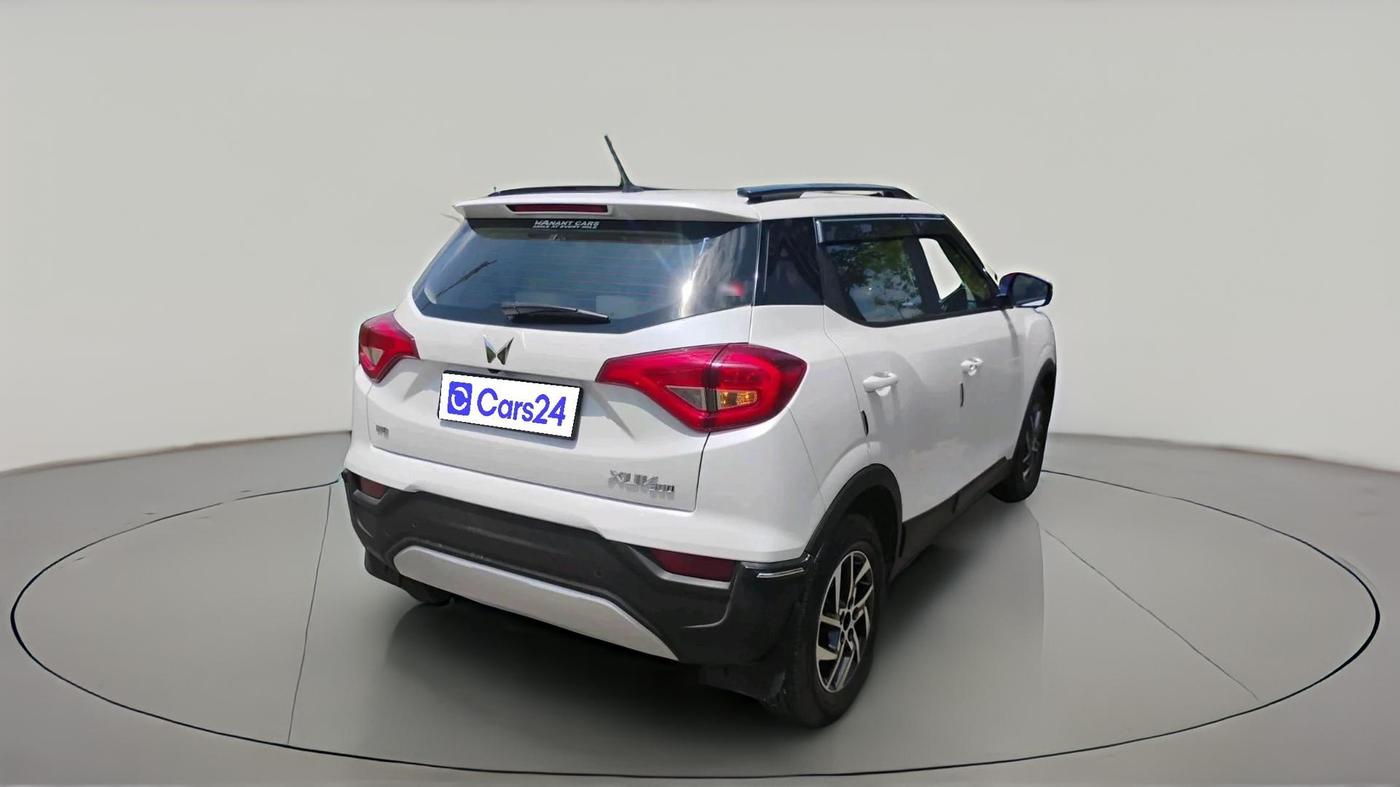 2024 Mahindra XUV300 W8 (O) 1.2 PETROL, Petrol, Manual, 6,158 km, exterior