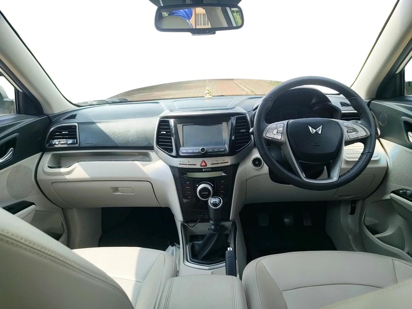 2024 Mahindra XUV300 W8 (O) 1.2 PETROL, Petrol, Manual, 6,158 km, interior