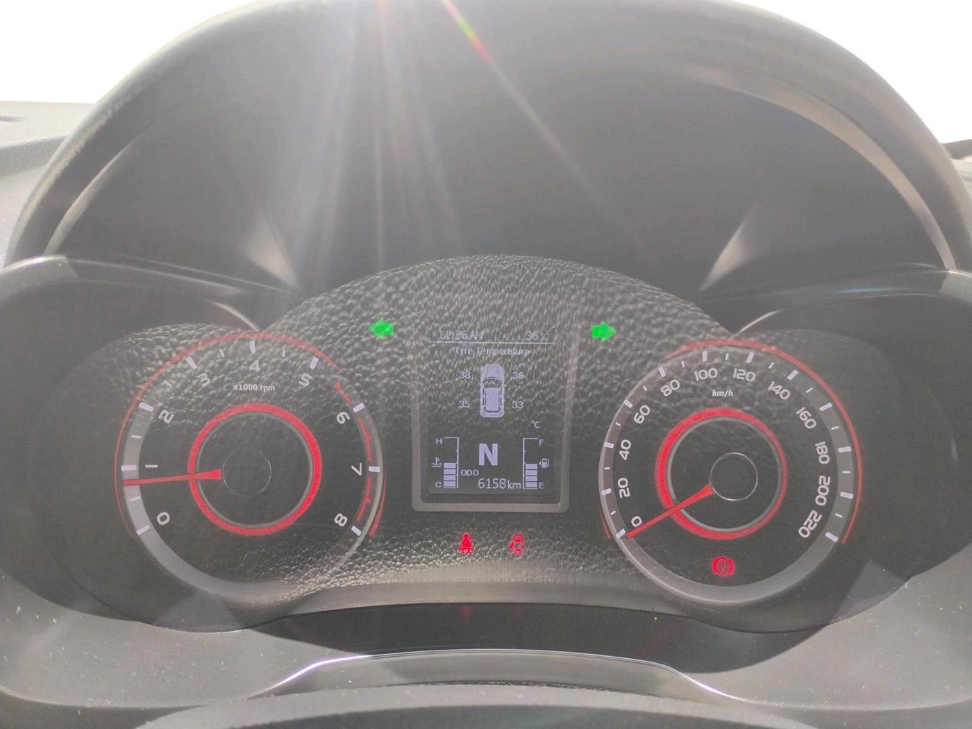 2024 Mahindra XUV300 W8 (O) 1.2 PETROL, Petrol, Manual, 6,158 km, interior
