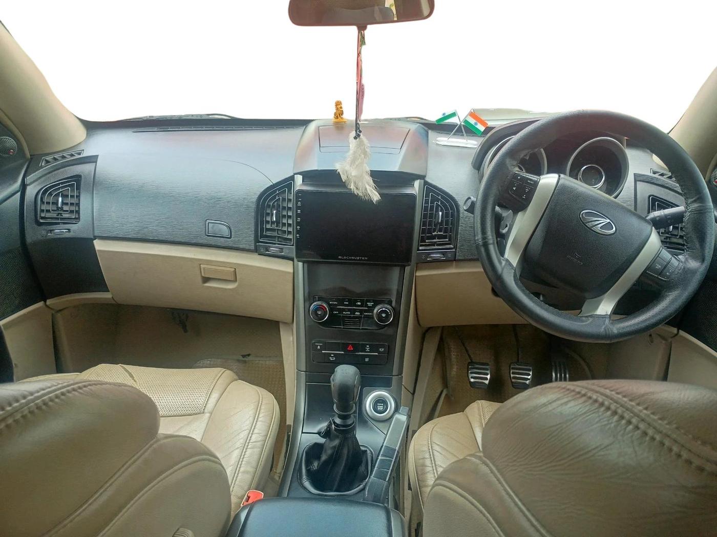 2016 Mahindra XUV500 W10, Diesel, Manual, 1,53,856 km, interior