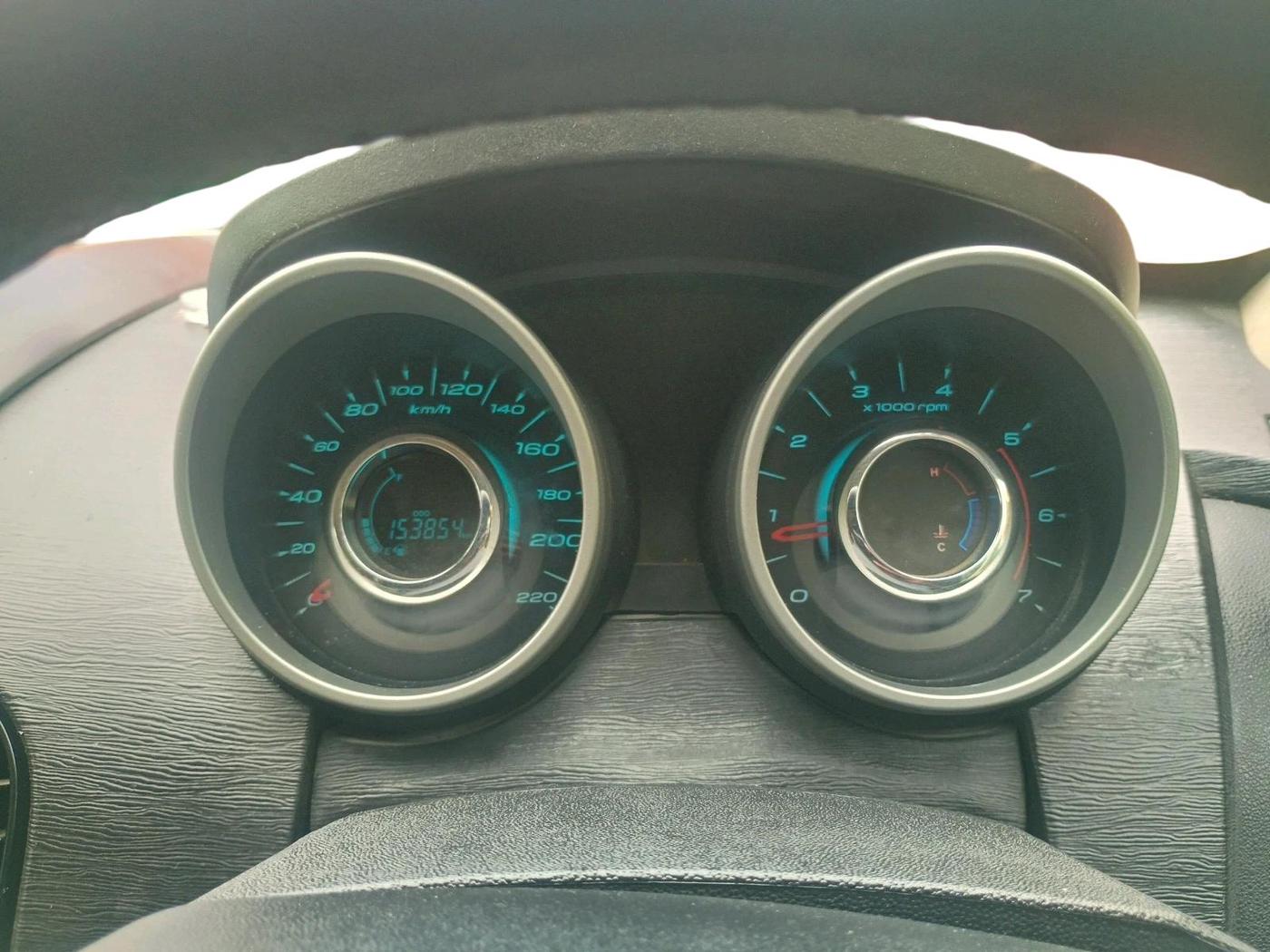 2016 Mahindra XUV500 W10, Diesel, Manual, 1,53,856 km, interior