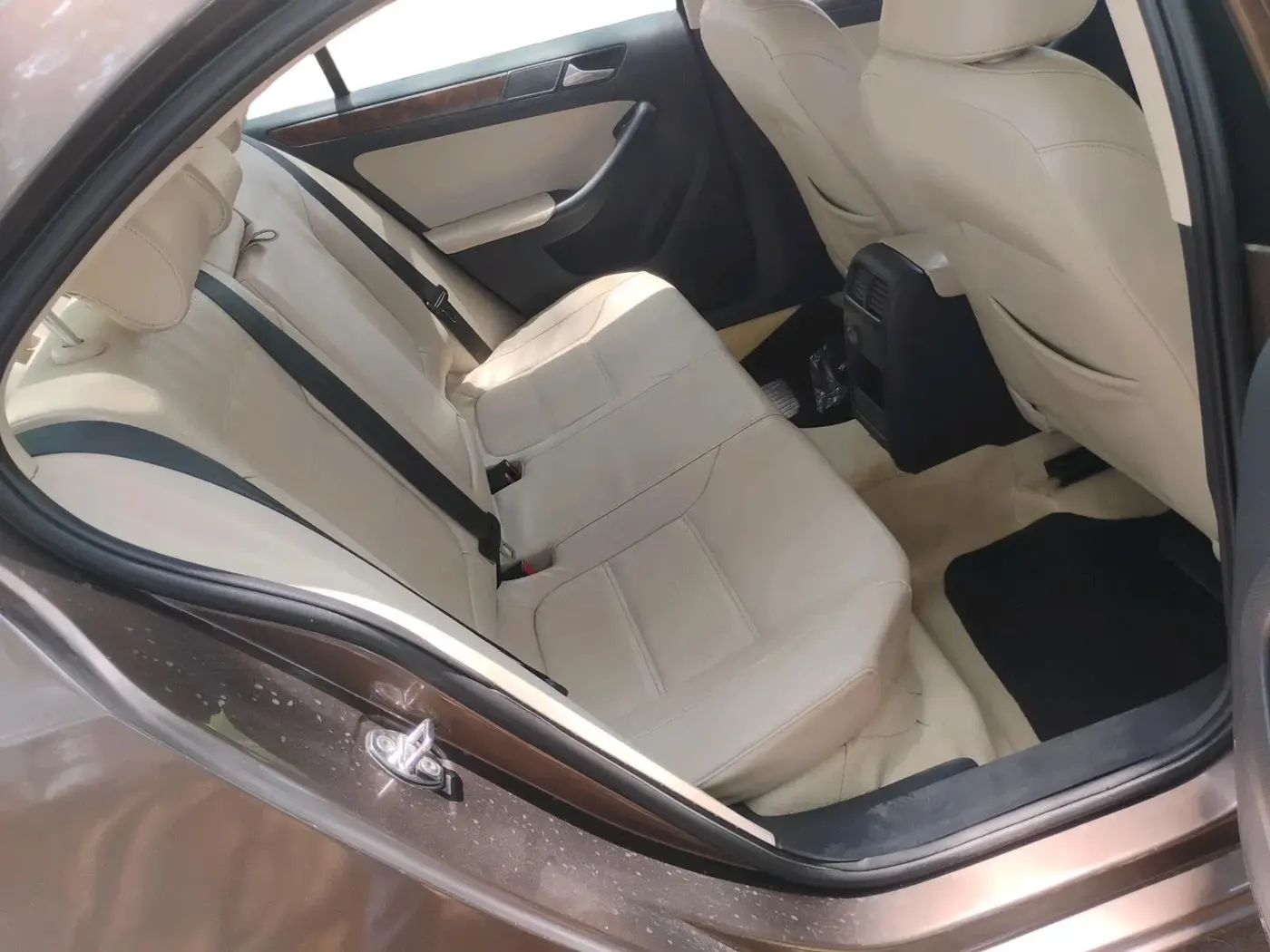 2013 Volkswagen Jetta COMFORTLINE TSI, Petrol, Manual, 2,02,798 km, interior