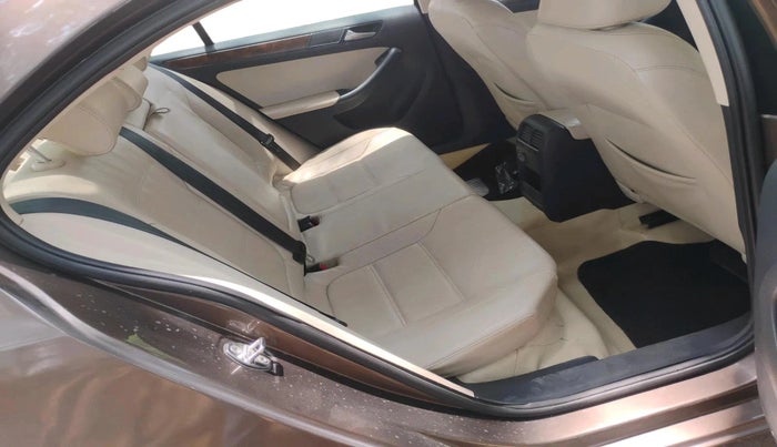 2013 Volkswagen Jetta COMFORTLINE TSI, Petrol, Manual, 2,02,798 km, interior