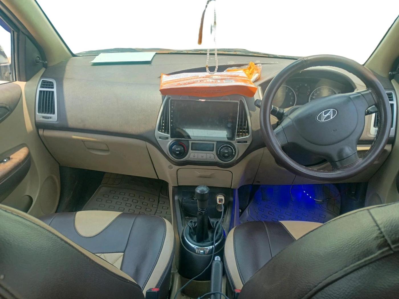 2011 Hyundai i20 MAGNA 1.2, Petrol, Manual, 1,34,104 km, interior
