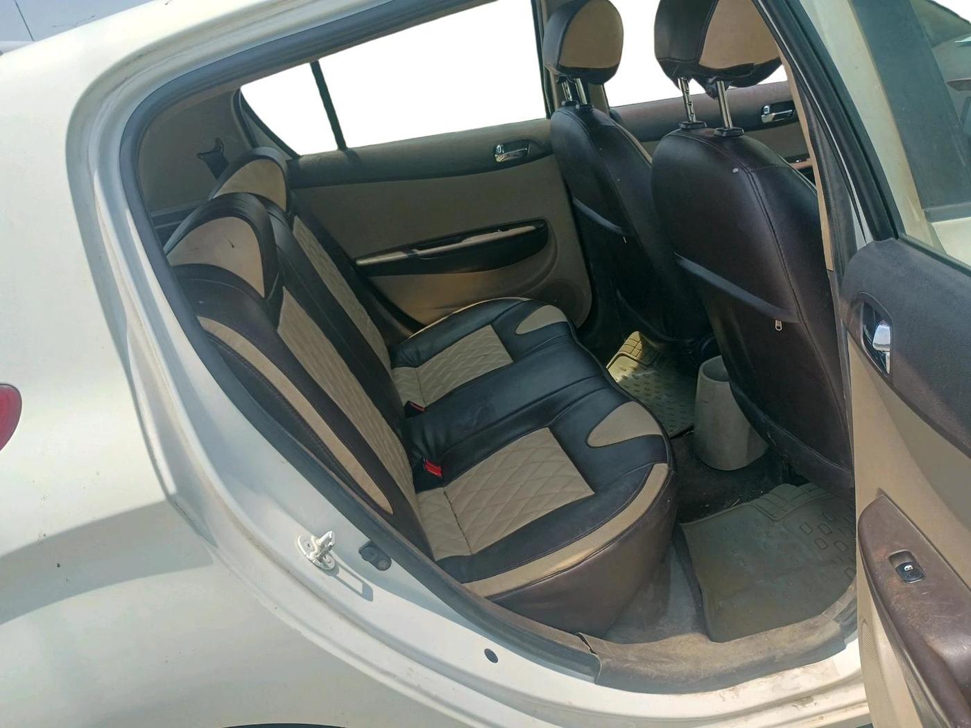 2011 Hyundai i20 MAGNA 1.2, Petrol, Manual, 1,34,104 km, interior