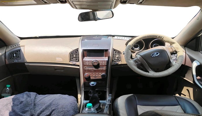 2015 Mahindra XUV500 W6, Diesel, Manual, 1,30,756 km, interior
