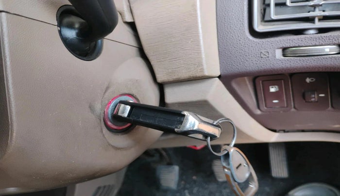 2015 Mahindra XUV500 W6, Diesel, Manual, 1,30,756 km, interior