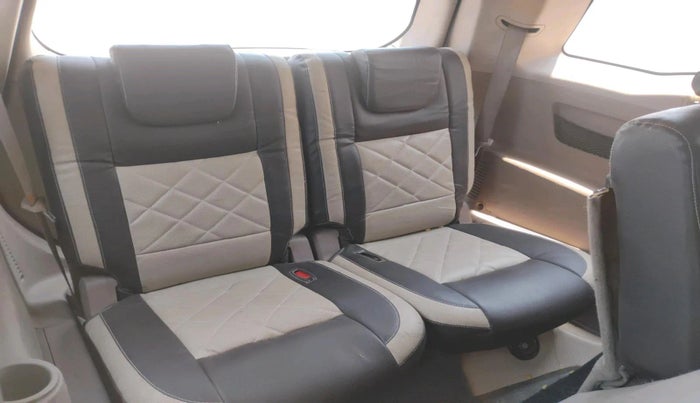 2015 Mahindra XUV500 W6, Diesel, Manual, 1,30,756 km, interior