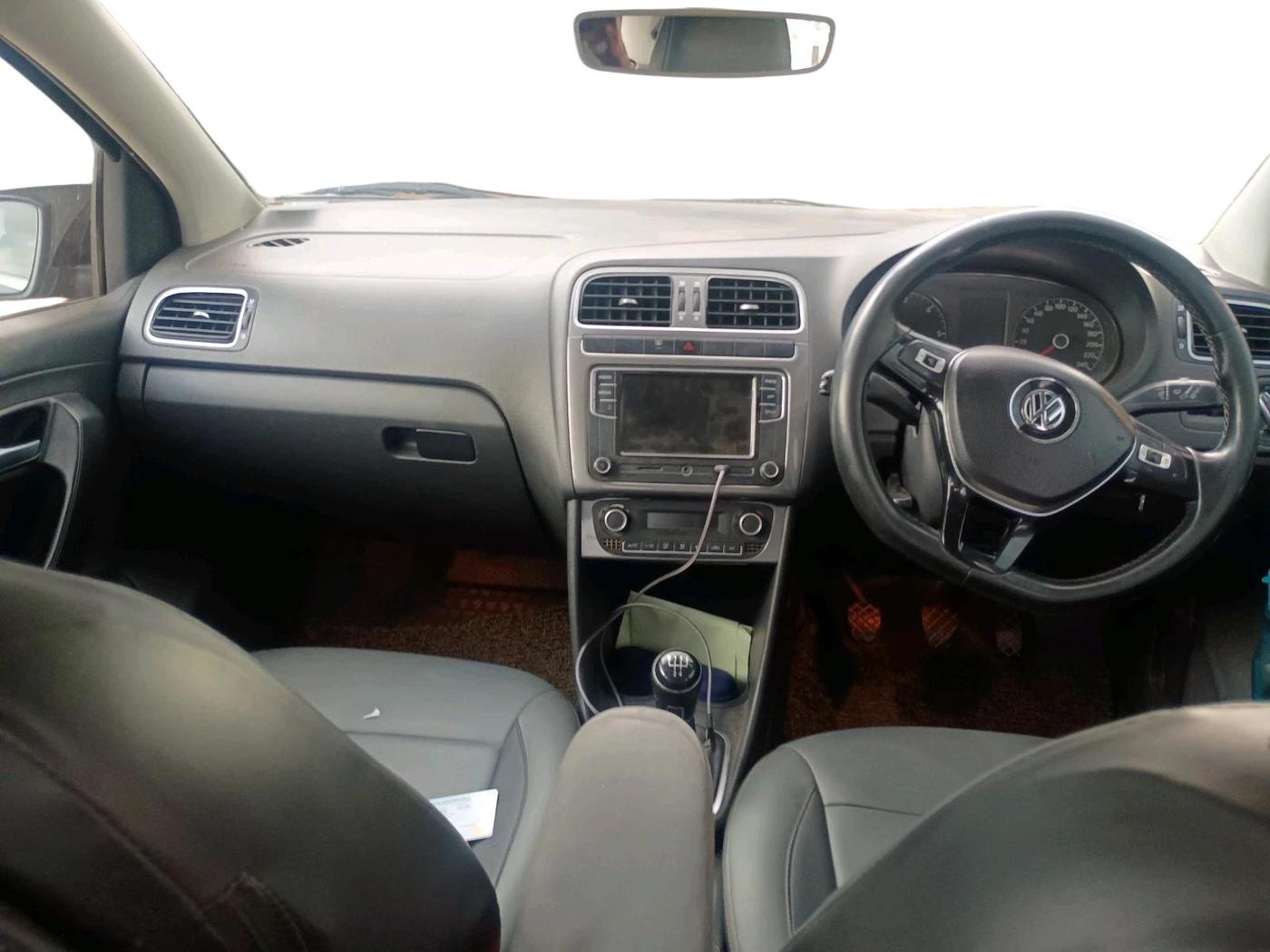 2018 Volkswagen Polo HIGHLINE PLUS 1.5 16 ALLOY, Diesel, Manual, 1,65,616 km, interior