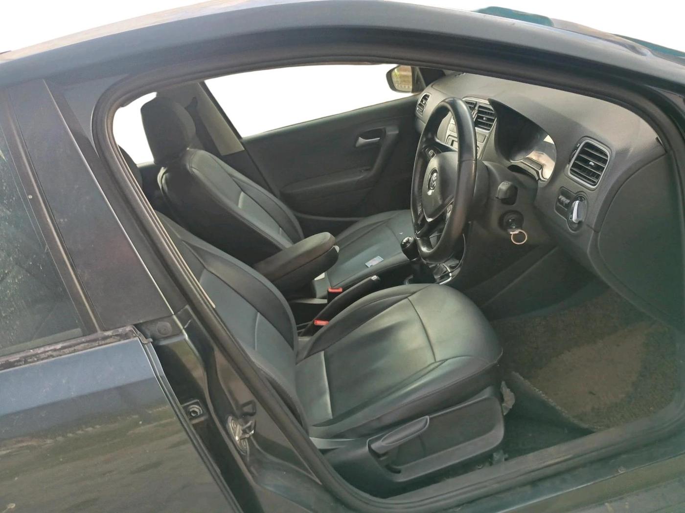 2018 Volkswagen Polo HIGHLINE PLUS 1.5 16 ALLOY, Diesel, Manual, 1,65,616 km, interior