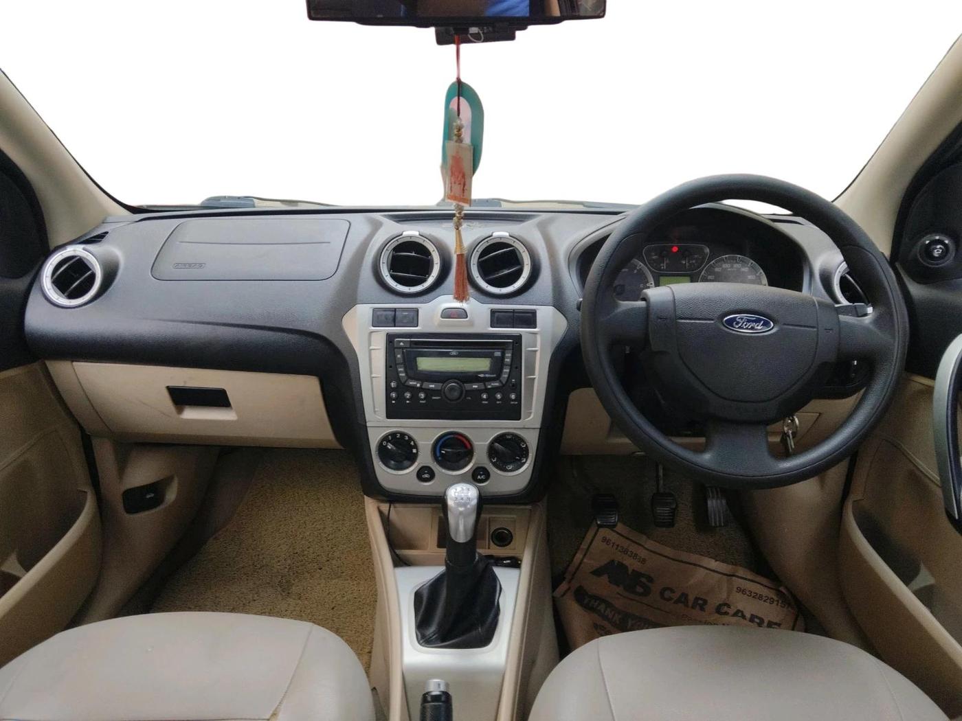 2013 Ford Fiesta TITANIUM DIESEL, Diesel, Manual, 1,96,128 km, interior