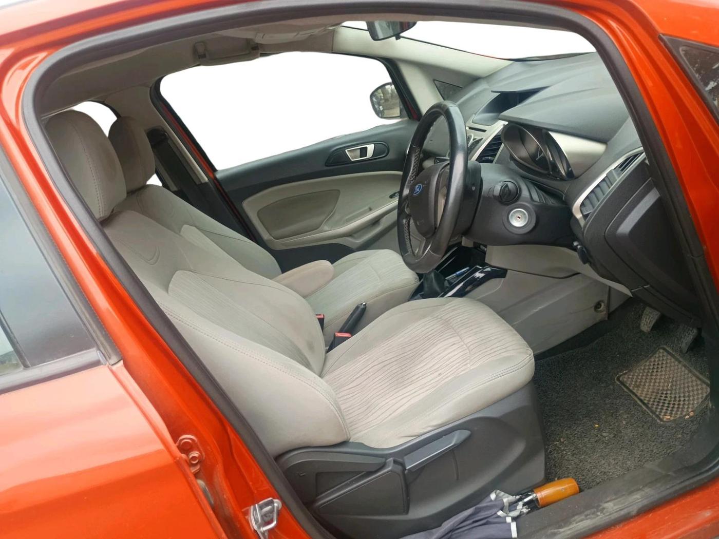 2015 Ford Ecosport TITANIUM 1.5L DIESEL, Diesel, Manual, 1,35,775 km, interior