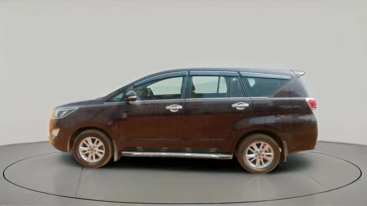 2017 Toyota Innova Crysta 2.4 VX 7 STR, Diesel, Manual, 1,42,799 km, exterior