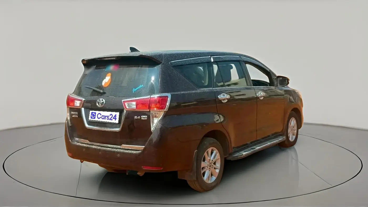 2017 Toyota Innova Crysta 2.4 VX 7 STR, Diesel, Manual, 1,42,799 km, exterior
