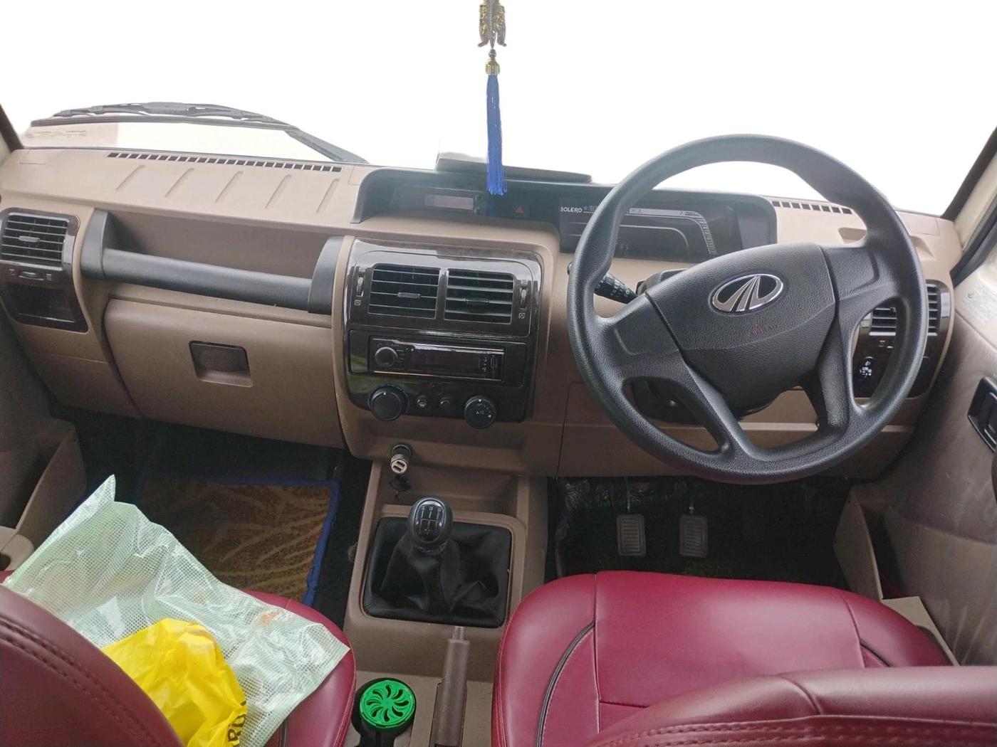 2021 Mahindra Bolero B6 (O), Diesel, Manual, 27,949 km, interior