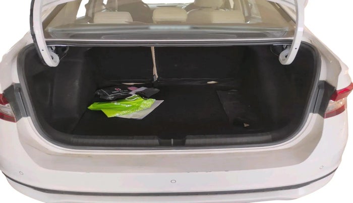 2023 Skoda SLAVIA AMBITION 1.0L TSI MT, Petrol, Manual, 40,193 km, exterior