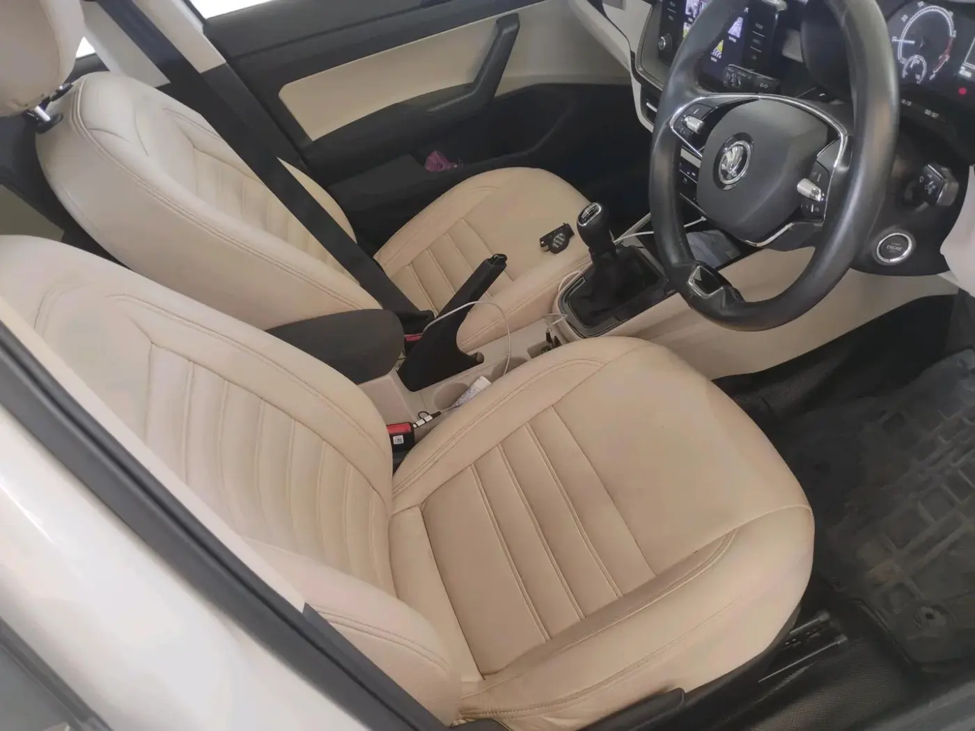 2023 Skoda SLAVIA AMBITION 1.0L TSI MT, Petrol, Manual, 40,193 km, interior