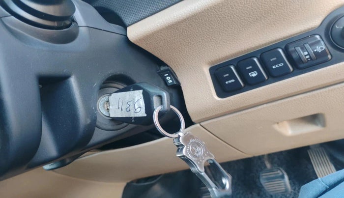 2016 Mahindra TUV300 T8, Diesel, Manual, 1,07,335 km, interior
