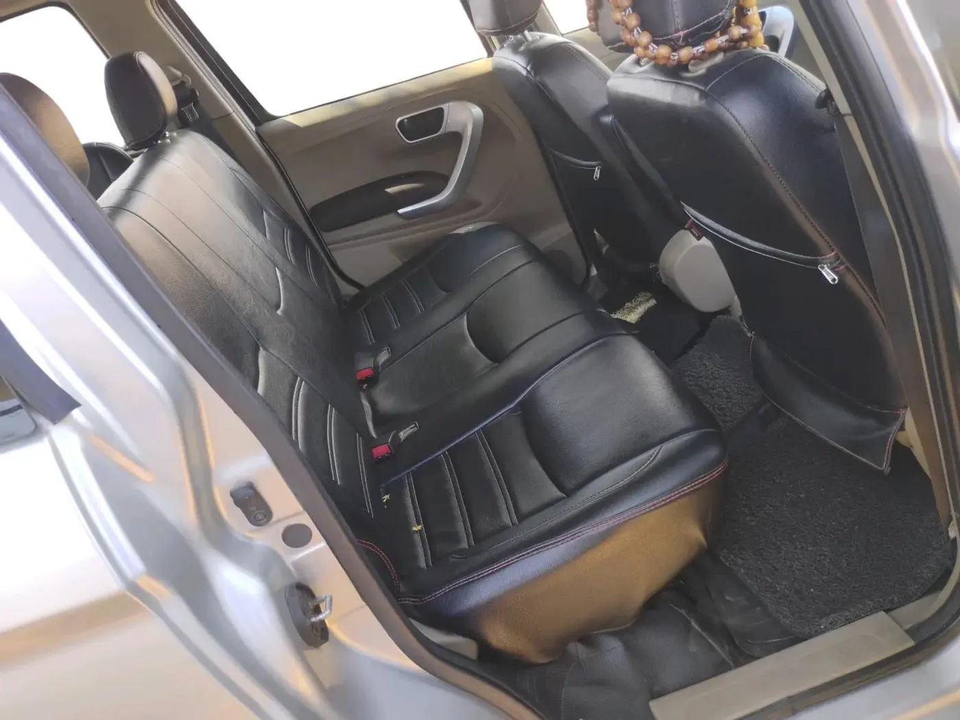 2016 Mahindra TUV300 T8, Diesel, Manual, 1,07,335 km, interior