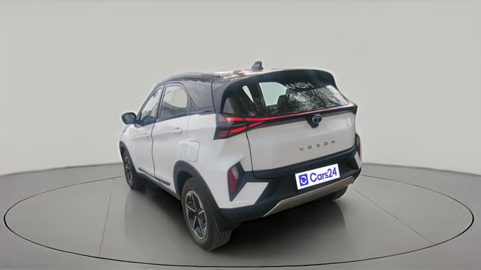 2024 Tata NEXON FEARLESS + SUNROOF AMT DUAL TONE 1.5 DIESEL, Diesel, Automatic, 50,014 km, exterior