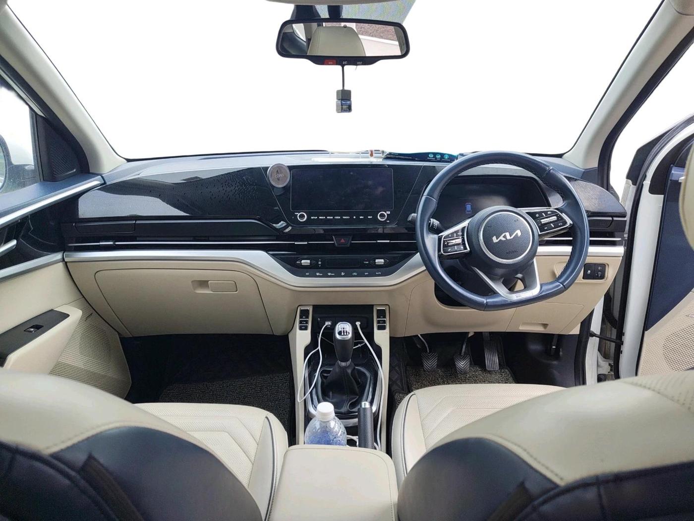 2022 KIA CARENS LUXURY PLUS 1.4 PETROL 7 STR, Petrol, Manual, 41,781 km, interior