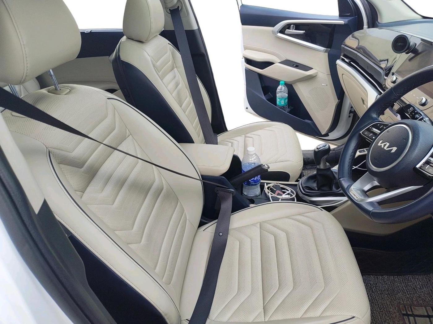 2022 KIA CARENS LUXURY PLUS 1.4 PETROL 7 STR, Petrol, Manual, 41,781 km, interior