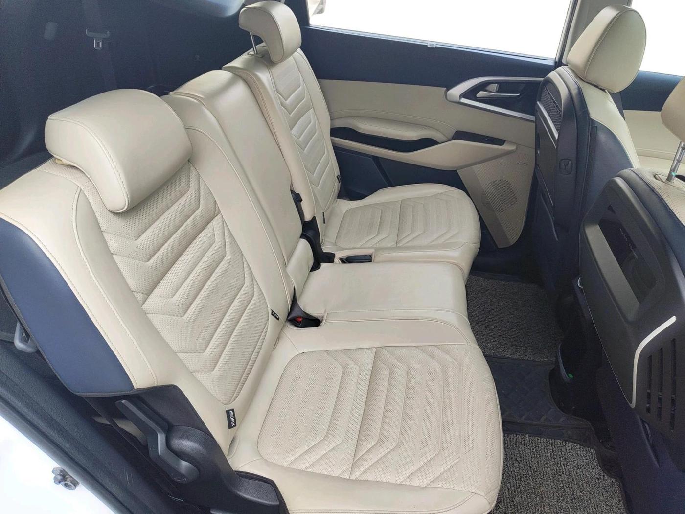 2022 KIA CARENS LUXURY PLUS 1.4 PETROL 7 STR, Petrol, Manual, 41,781 km, interior