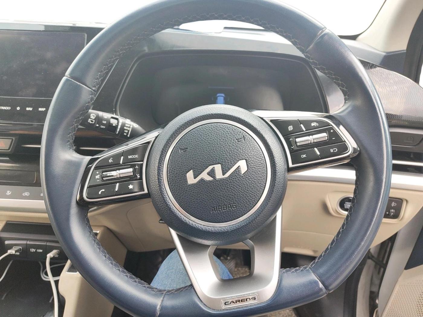 2022 KIA CARENS LUXURY PLUS 1.4 PETROL 7 STR, Petrol, Manual, 41,781 km, interior