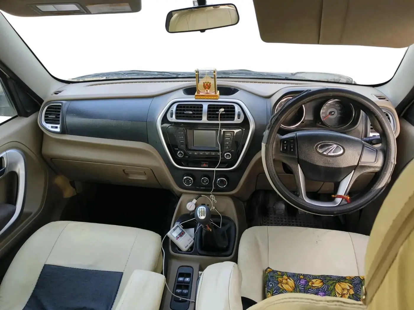 2016 Mahindra TUV300 T8, Diesel, Manual, 95,174 km, interior