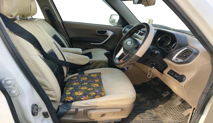 2016 Mahindra TUV300 T8, Diesel, Manual, 95,174 km, interior