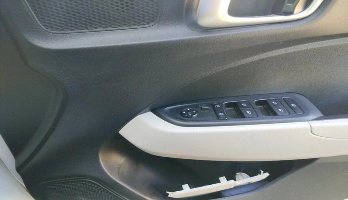 2023 Hyundai VENUE S(O) 1.2, Petrol, Manual, 21,350 km, interior