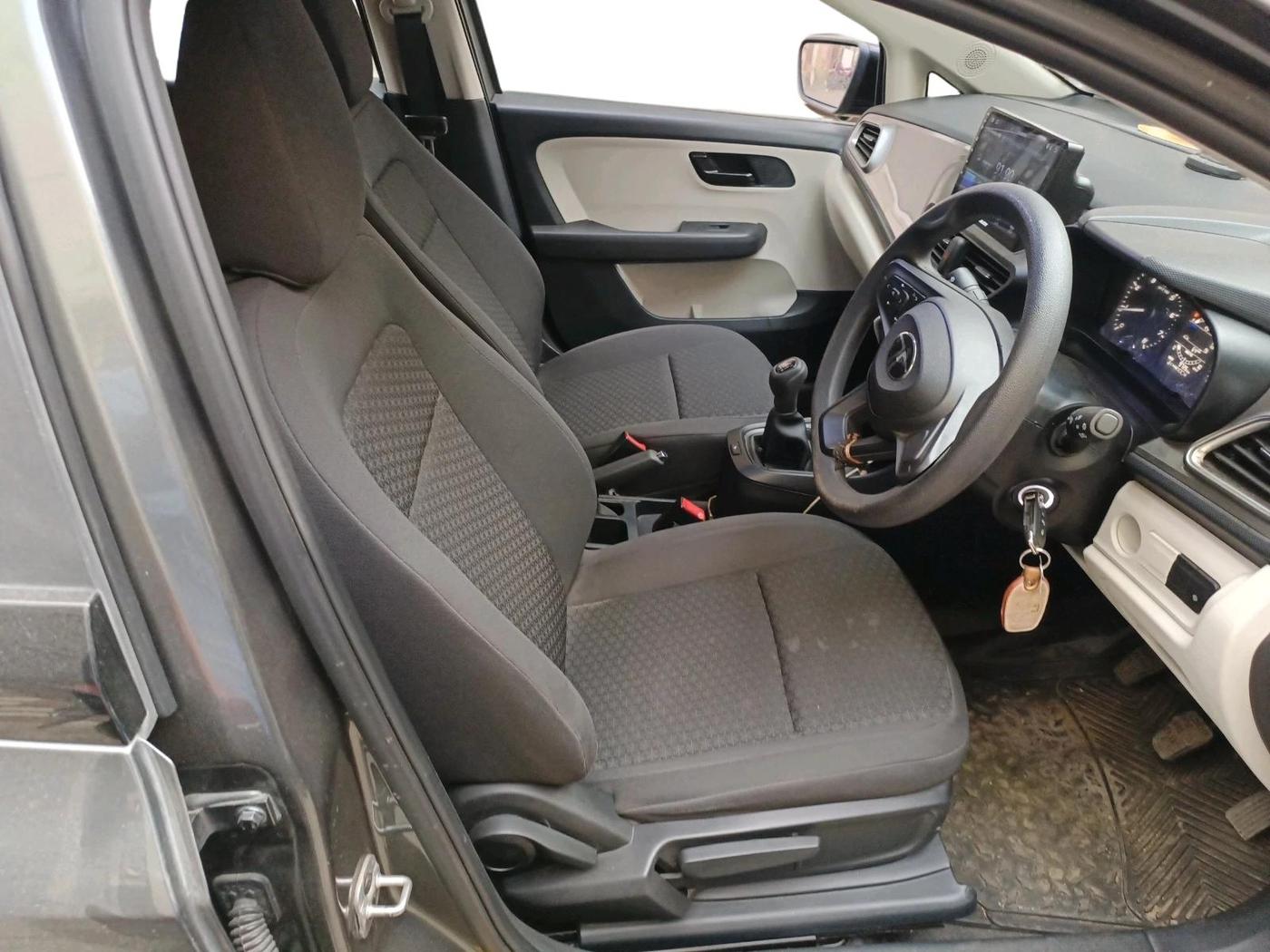 2024 Tata ALTROZ XM PETROL, Petrol, Manual, 9,726 km, interior