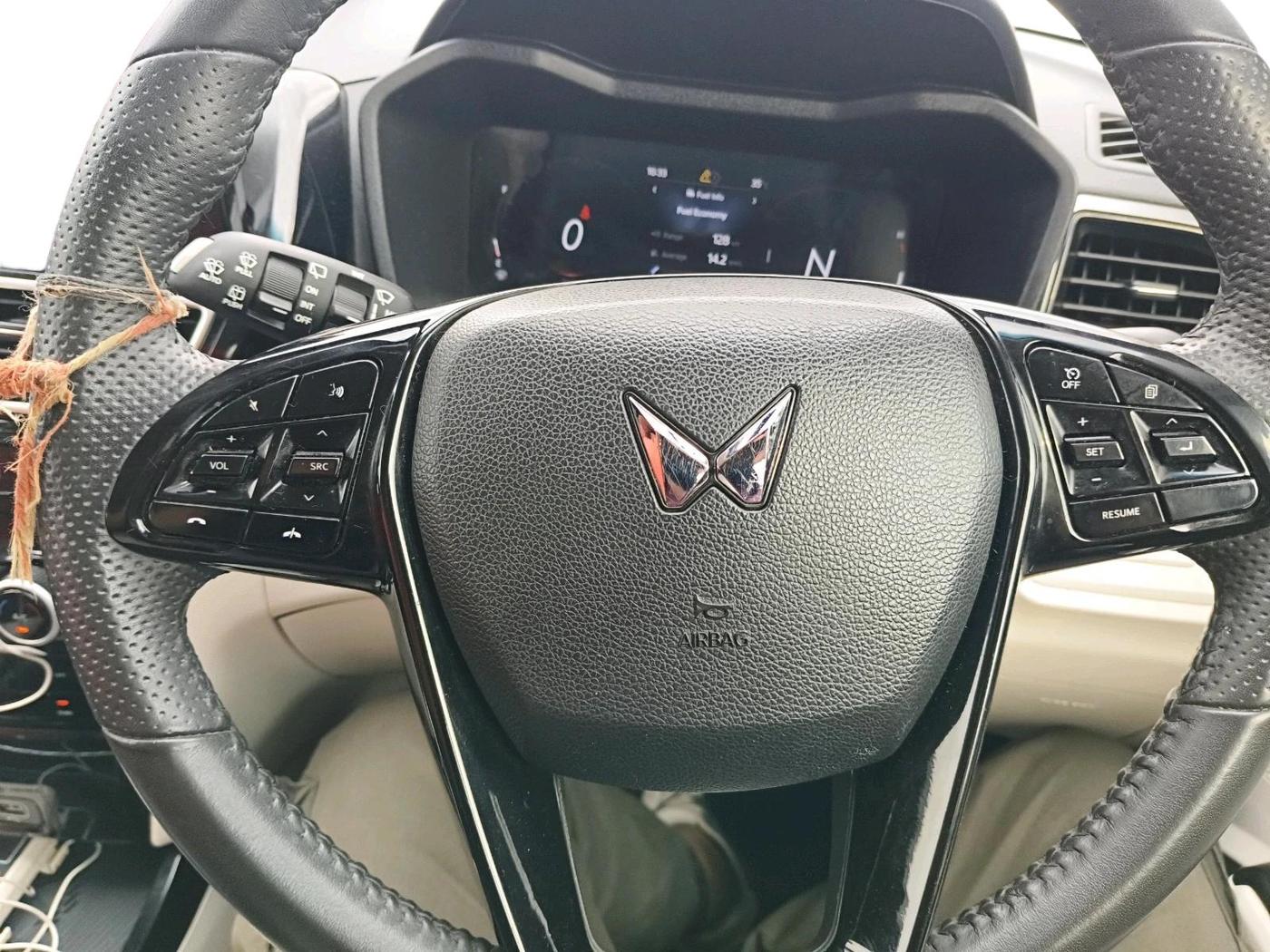 2025 Mahindra XUV 3XO AX5 1.5 Turbo Diesel, Diesel, Manual, 22,653 km, interior
