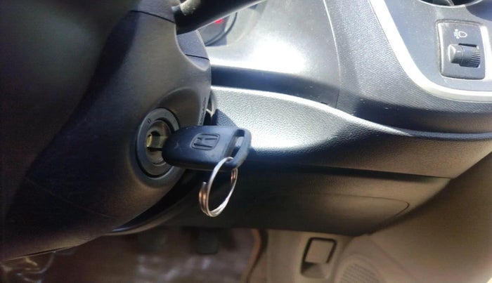 2014 Honda Mobilio 1.5L I-DTEC V, Diesel, Manual, 87,839 km, interior
