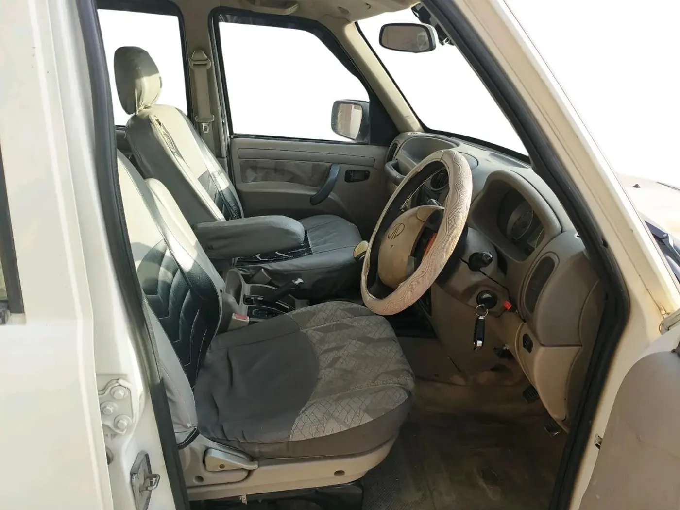 2013 Mahindra Scorpio VLX 2WD, Diesel, Manual, 1,64,037 km, interior