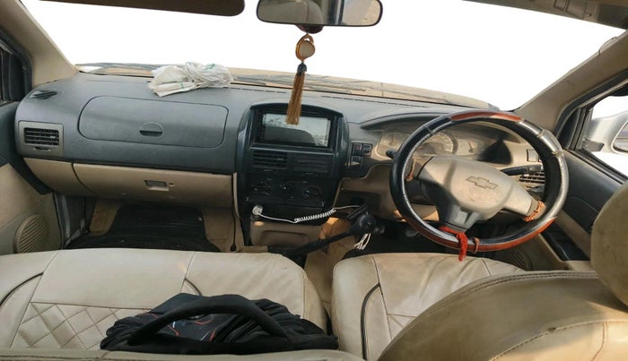 2015 Chevrolet Tavera NEO LS B3 10 STR BS III, Diesel, Manual, 1,33,012 km, interior