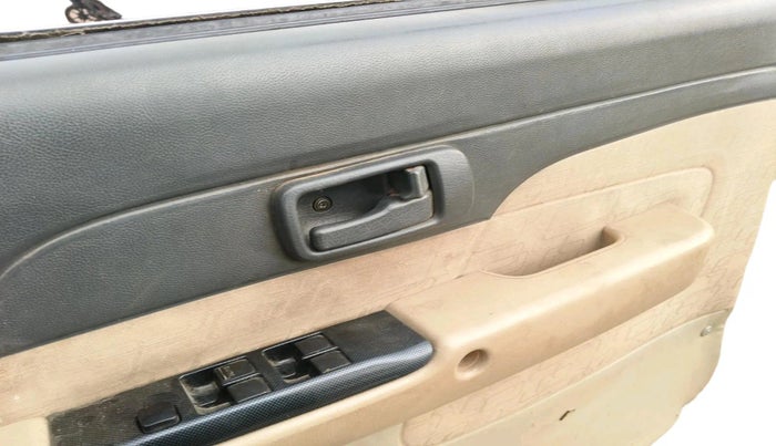 2015 Chevrolet Tavera NEO LS B3 10 STR BS III, Diesel, Manual, 1,33,012 km, interior