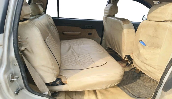 2015 Chevrolet Tavera NEO LS B3 10 STR BS III, Diesel, Manual, 1,33,012 km, interior