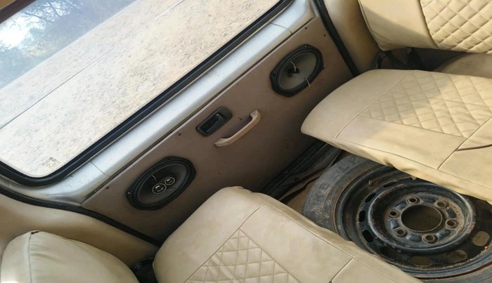 2015 Chevrolet Tavera NEO LS B3 10 STR BS III, Diesel, Manual, 1,33,012 km, interior