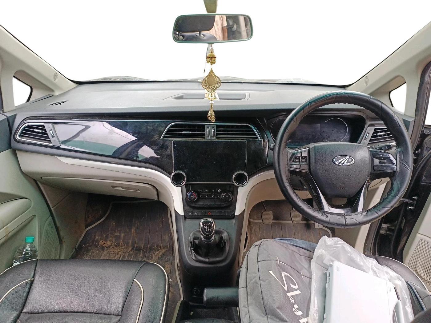 2019 Mahindra MARAZZO M6 8 STR, Diesel, Manual, 54,746 km, interior