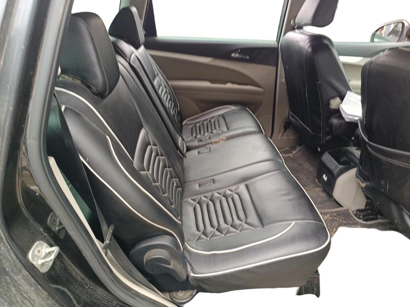 2019 Mahindra MARAZZO M6 8 STR, Diesel, Manual, 54,746 km, interior