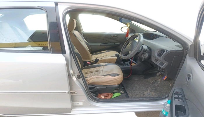2013 Toyota Etios G, CNG, Manual, 1,66,814 km, interior