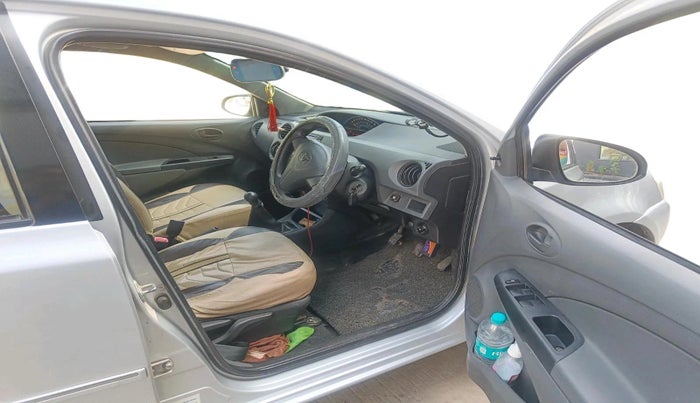 2013 Toyota Etios G, CNG, Manual, 1,66,814 km, interior