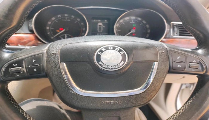 2012 Skoda Superb ELEGANCE 2.0 TDI CR AT, Diesel, Automatic, 1,39,701 km, interior