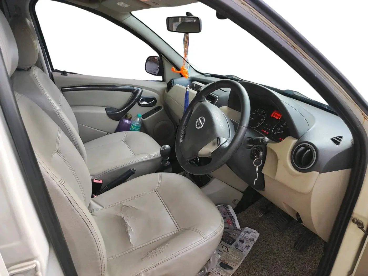 2015 Nissan Terrano XV D THP 110 PS, Diesel, Manual, 1,54,696 km, interior