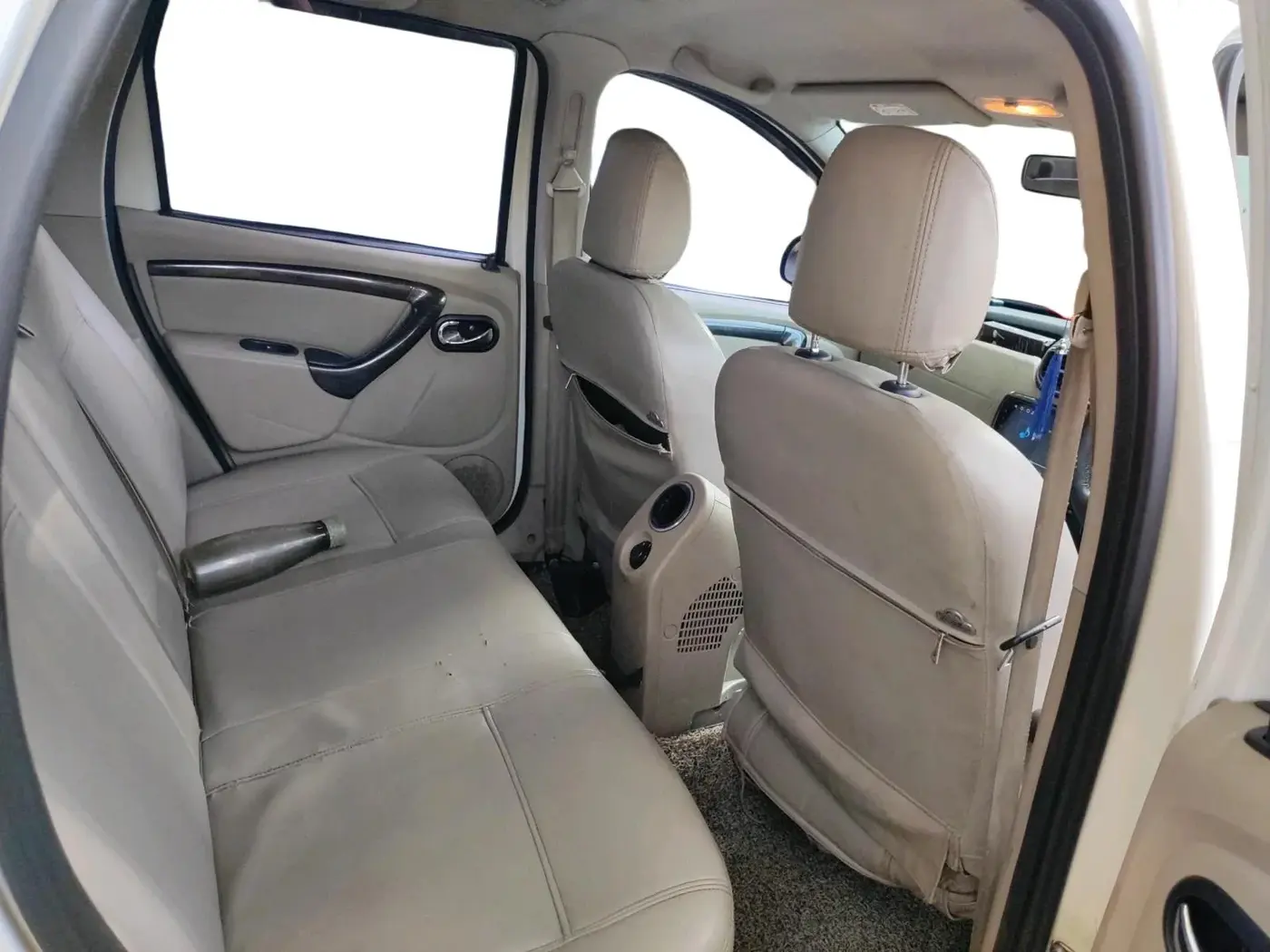 2015 Nissan Terrano XV D THP 110 PS, Diesel, Manual, 1,54,696 km, interior